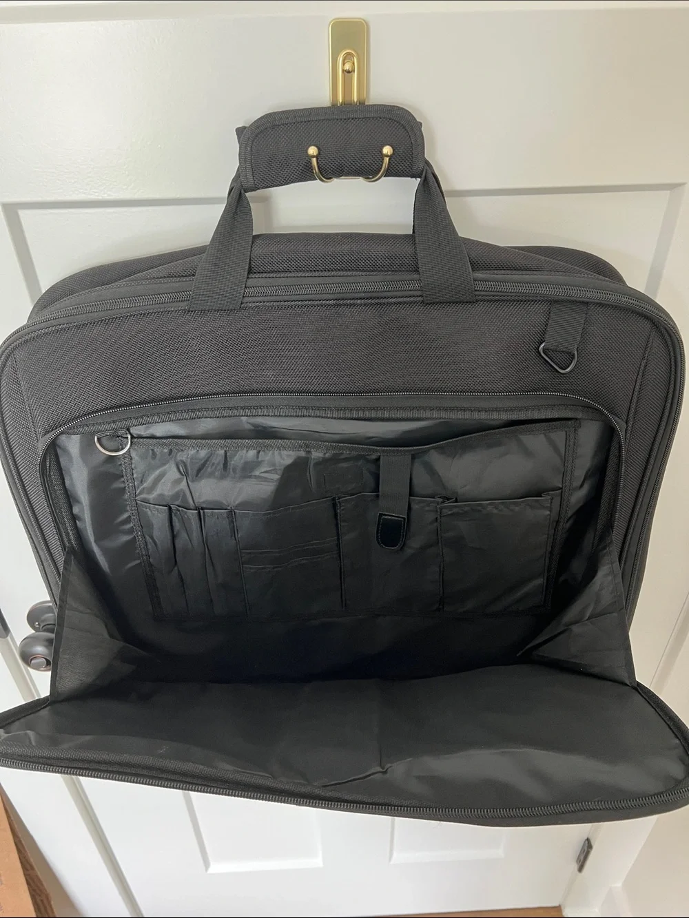 Zegur Premium Suit Carry On Travel Garment Bag Black Like New